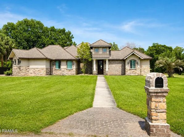 1008 Kern Dr, Breaux Bridge, LA 70517