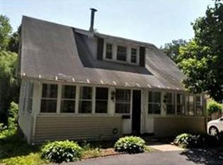 18 Hermitage Ln, Worcester, MA 01605