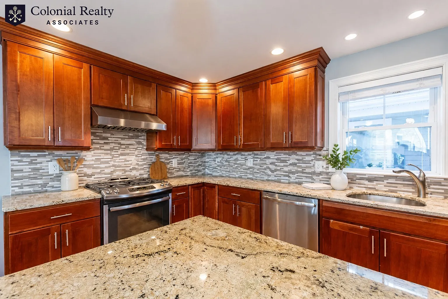 3 bed, 2.5 bath, 2800 sqft, $4,500 — Photo 4