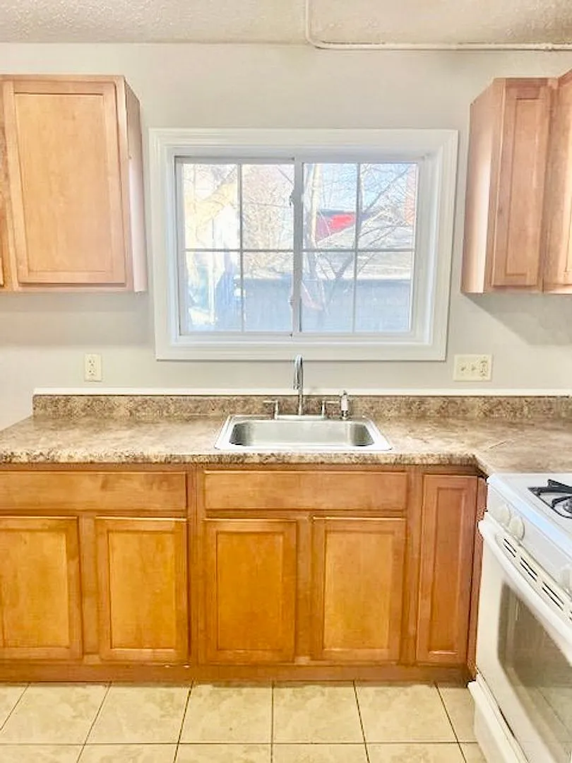 13-23 Bissell Street — Photo 2
