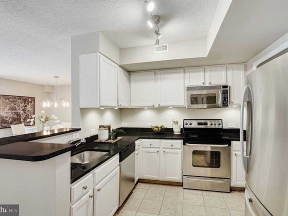 5th image of 880 N Pollard St APT 924
