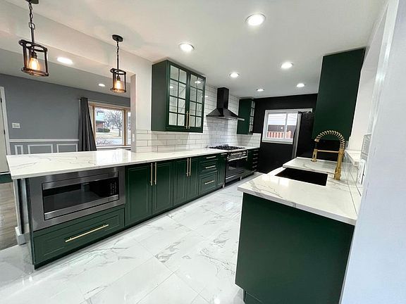 3rd image of 14290 Elgin St