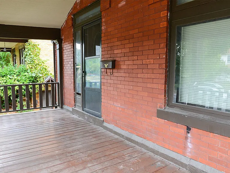 2296 Summit St — Photo 2