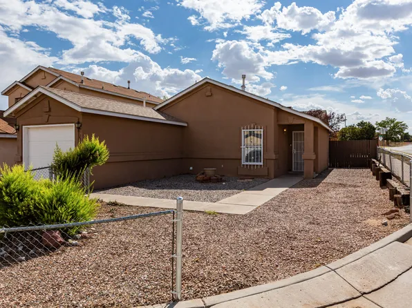 1335 Ojo Sarco St SW, Albuquerque, NM 87121