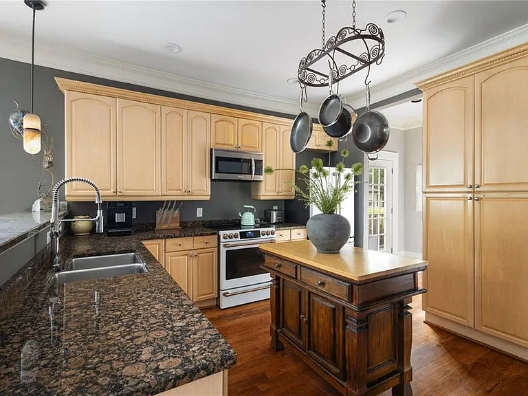 28 Clay St SE — Photo 9
