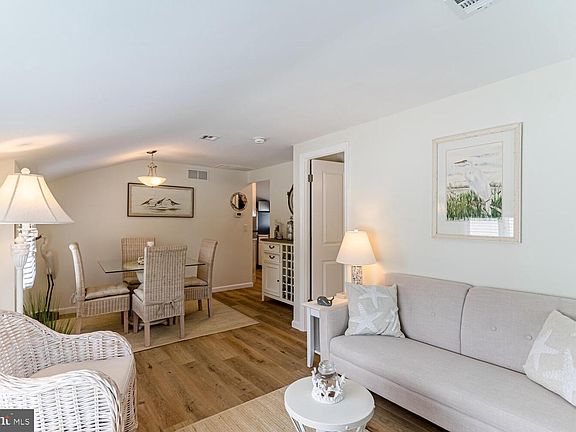 5th image of 137 E Maryland Ave #4