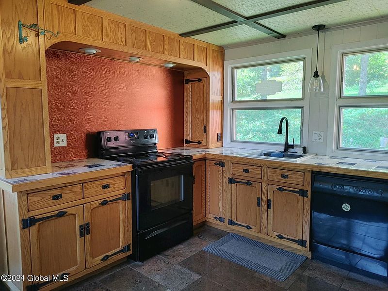 3rd image of 53 Vineyard Road