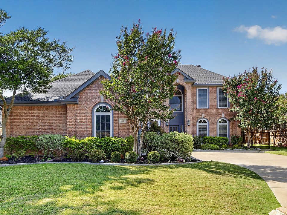 1st image of 805 Doral Dr