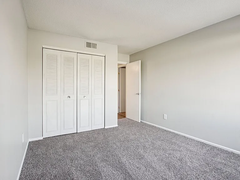 Edgewater Apartments — Photo 17