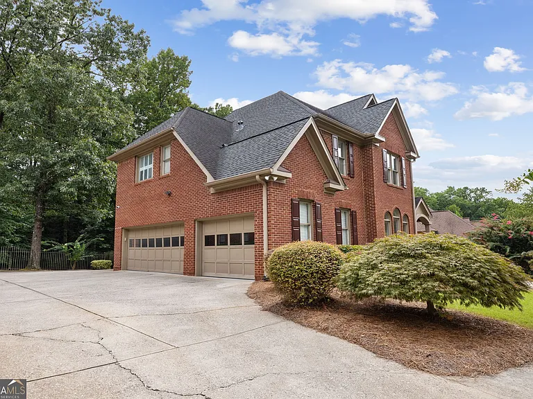 5170 Deerlake Dr — Photo 2