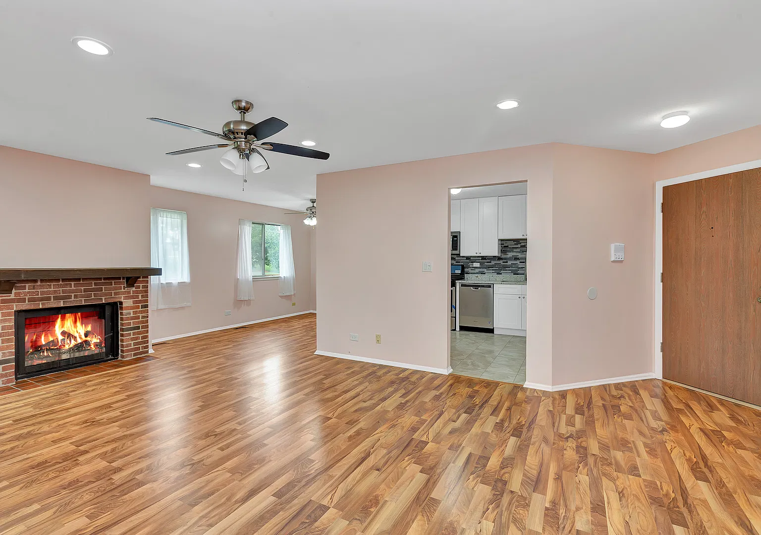 2 bed, 1050 sqft, $2,250 — Photo 4