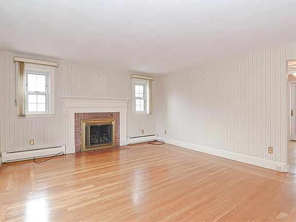3rd image of 19 Hillside Ave