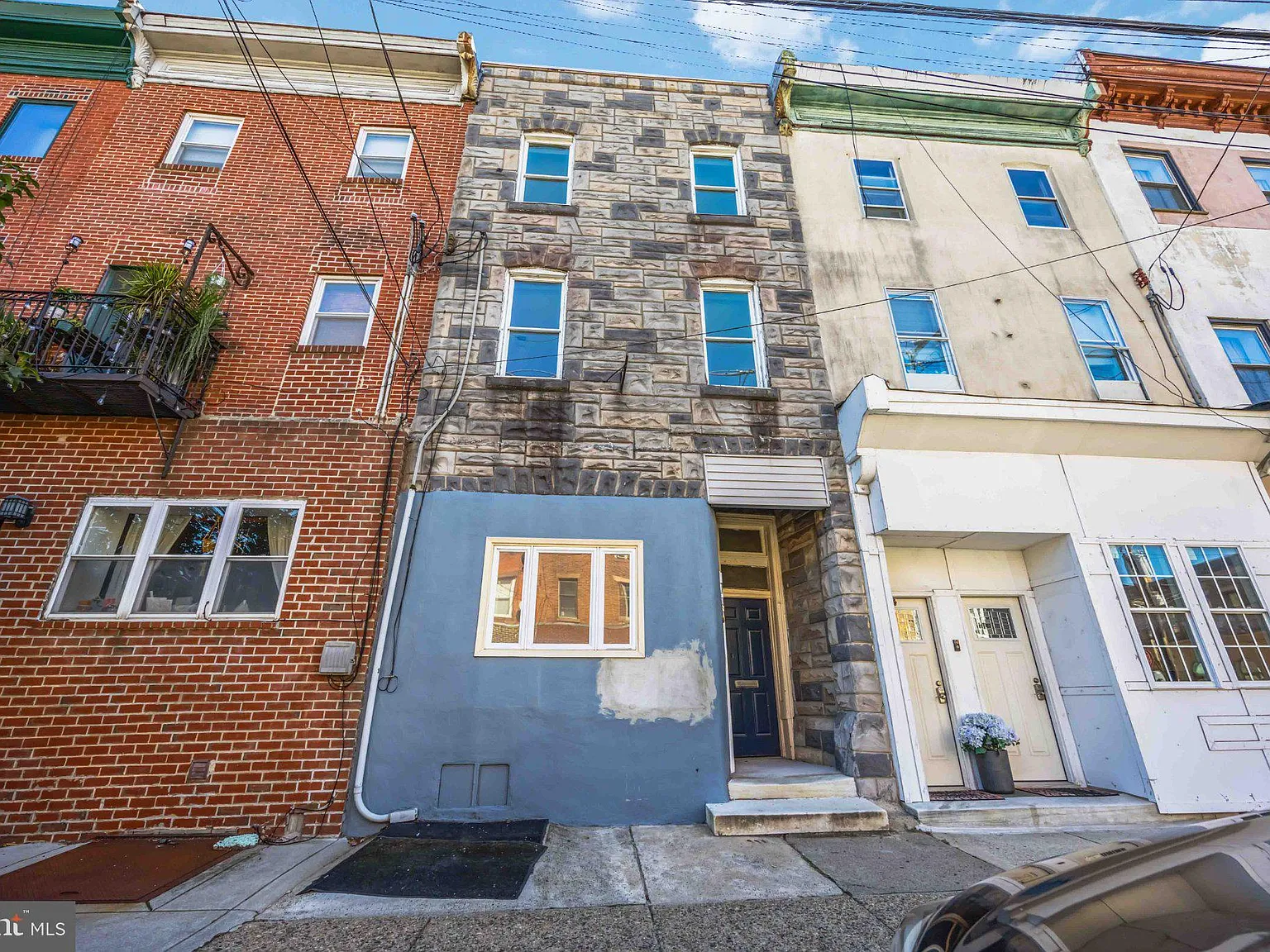 1 bed, 1.0 bath, 700 sqft, $1,900 — Photo 2