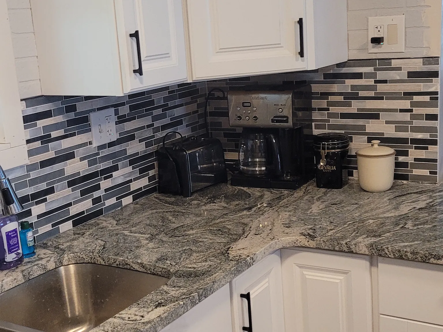 3 bed, 1064 sqft, $2,500 — Photo 1