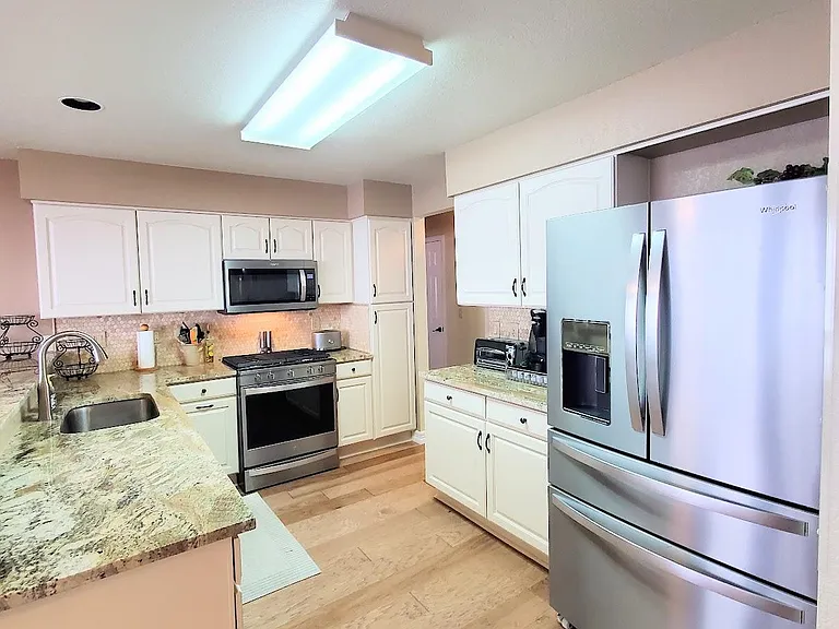 4802 Greenwich Dr — Photo 5
