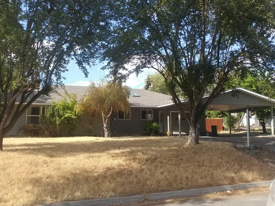 1833 Lawrence St photo 1