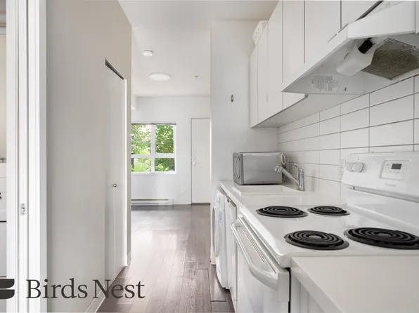 138 Hastings St E #202, Vancouver, BC V6A 0E6