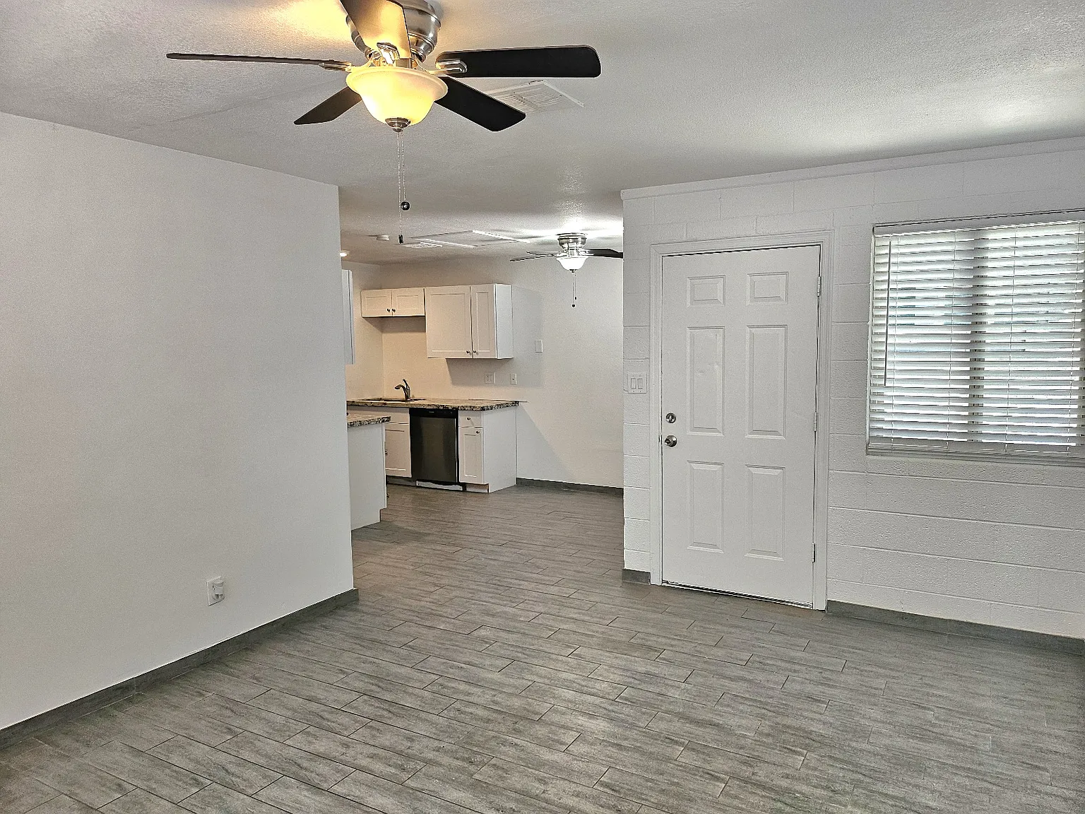 2 bed, 800 sqft, $1,295 — Photo 3