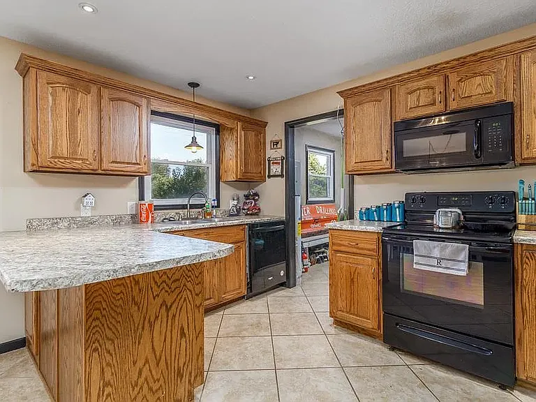 22915 Daisy Rd — Photo 8