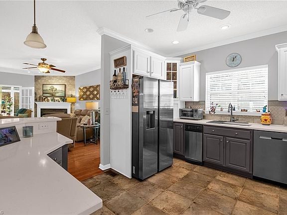 3rd image of 157 Calvin St