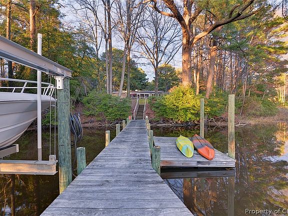 4th image of 131 Deer Path