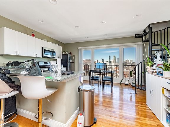 4th image of 4 Kearsarge Ave