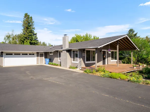 2094 Montgomery Ln, Grants Pass, OR 97527