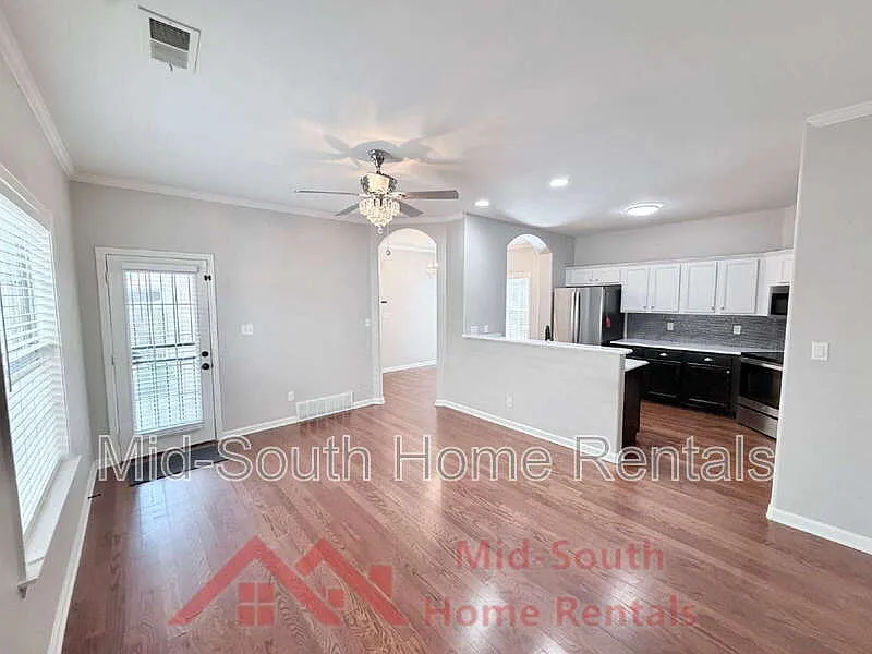 3 bed, 2.5 bath, 1550 sqft, $1,795 — Photo 4