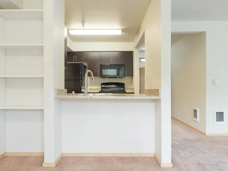 Taylor Creek Apartments — Photo 20