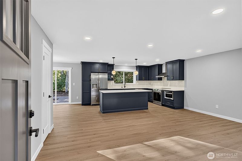 4th image of 5408 240th Street SW