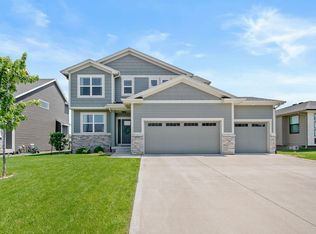 825 8th St, Waukee, IA 50263