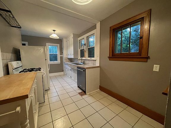 Kitchen / Dining Nook