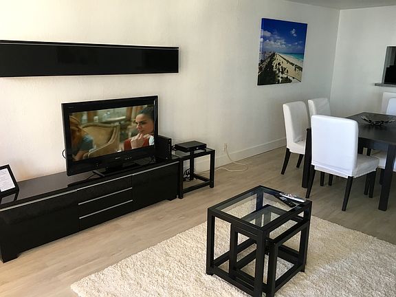 2nd image of 1717 N Bayshore Dr APT 1649