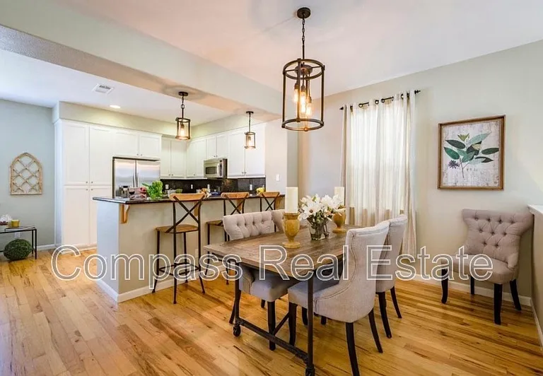 2258 Golden Crest Cmns — Photo 3