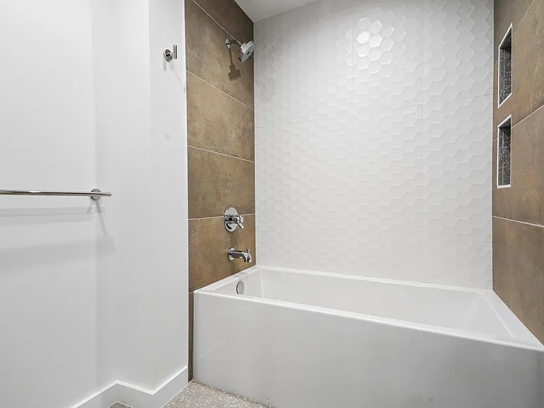 5022 Whitsett Ave #101 — Photo 13