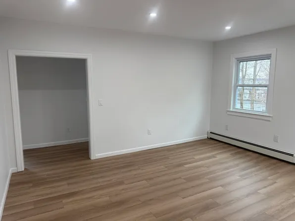 21 Continental Pl, Glen Cove, NY 11542