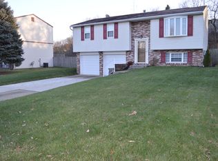 302 Brookston Dr, Cranberry Township, PA 16066