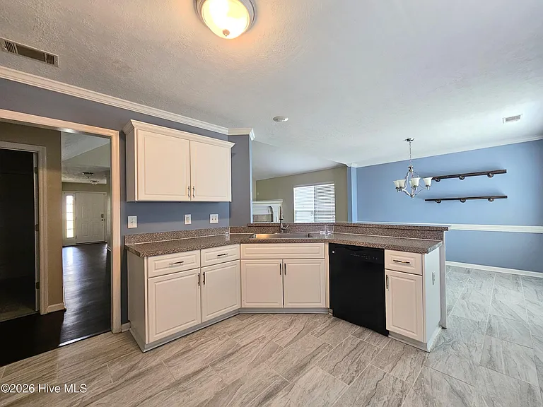 770 Michelle Ct — Photo 7