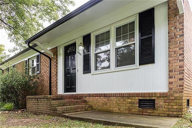 1st image of 4423 Ginger Dr