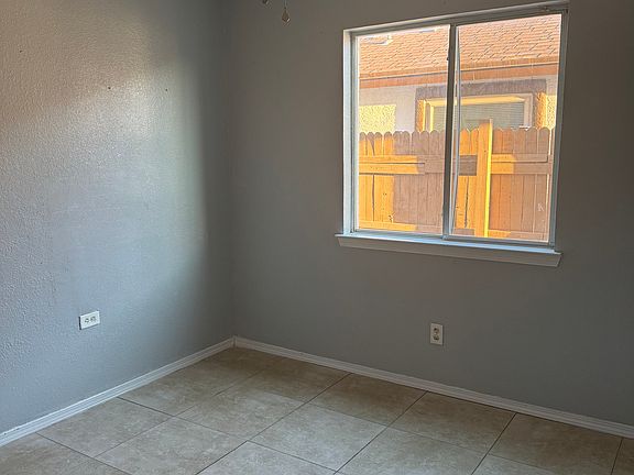 5th image of 3601 Yellow Rose St