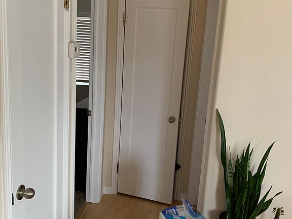 5th image of 321 E Leslie Ave