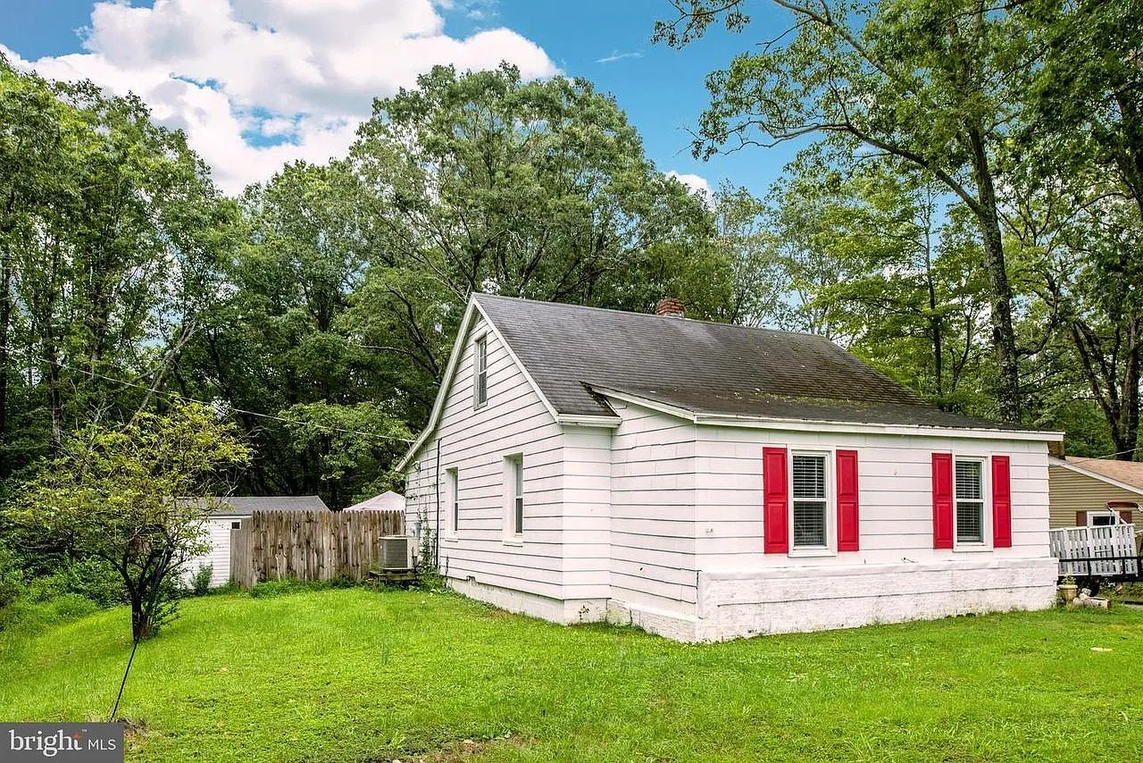 7019 Signal Hill Rd — Photo 2