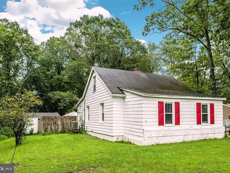 7019 Signal Hill Rd — Photo 2