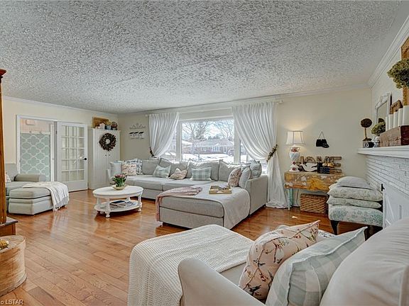 5th image of 364 Glenrose Dr