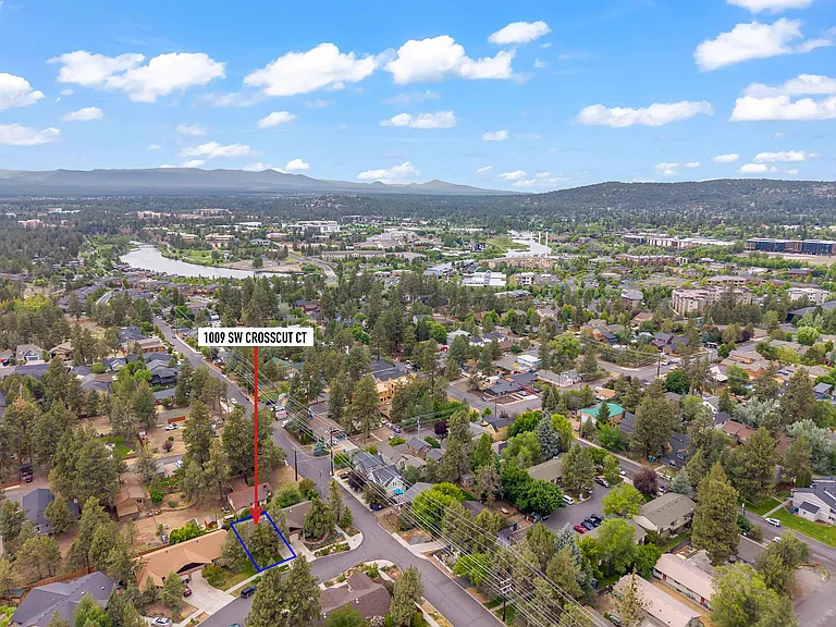 1009 SW Crosscut Ct — Photo 2