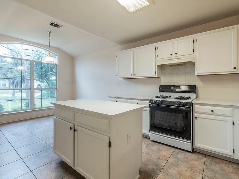 2811 Hannah Kay Ln — Photo 4