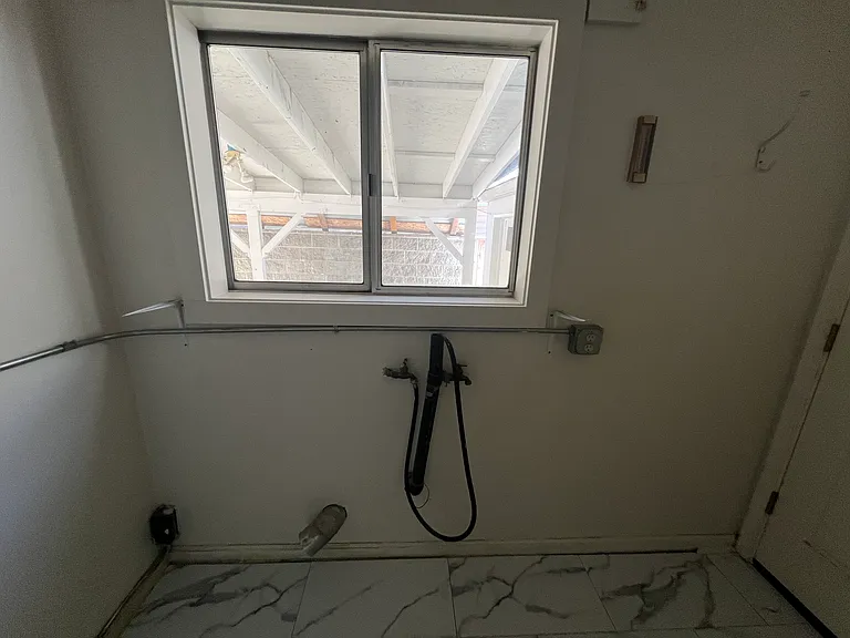 575 W Ash St — Photo 12