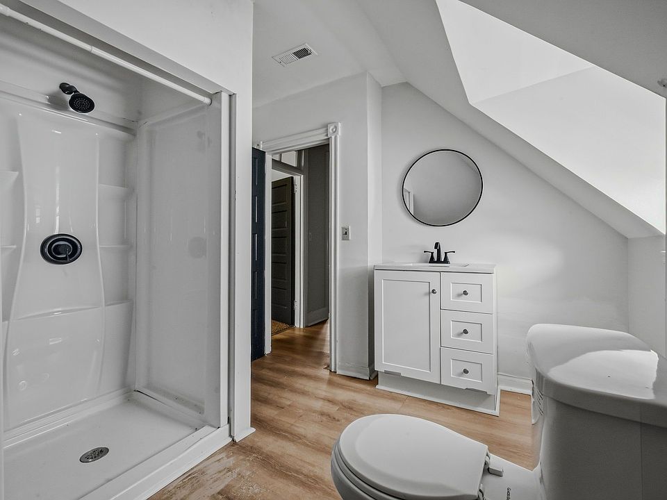 1st image of 412 W 23rd St