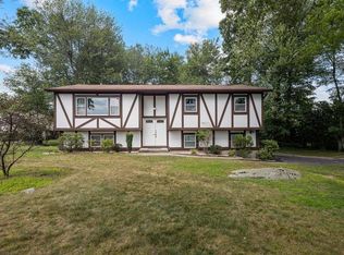 16 Green Bower Ln, New City, NY