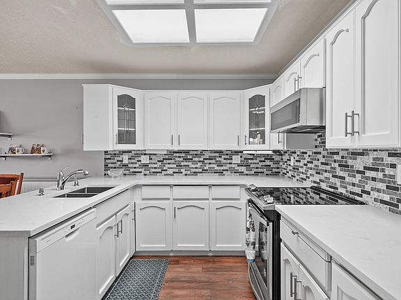 5th image of 32925 Maclure Rd #2